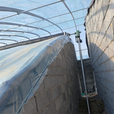 Período da estufa solar passiva do túnel único com a edredão para a área fria hidropônica